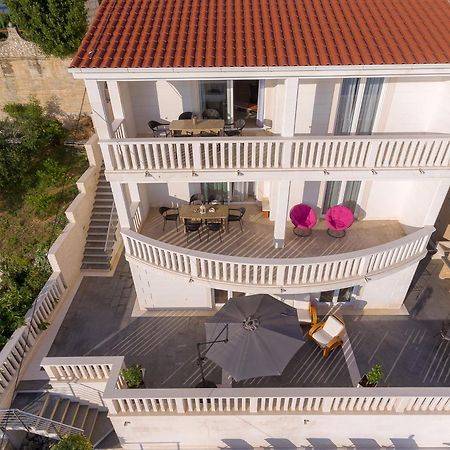 Villa Awelon Stanici, Omis Celina Luaran gambar