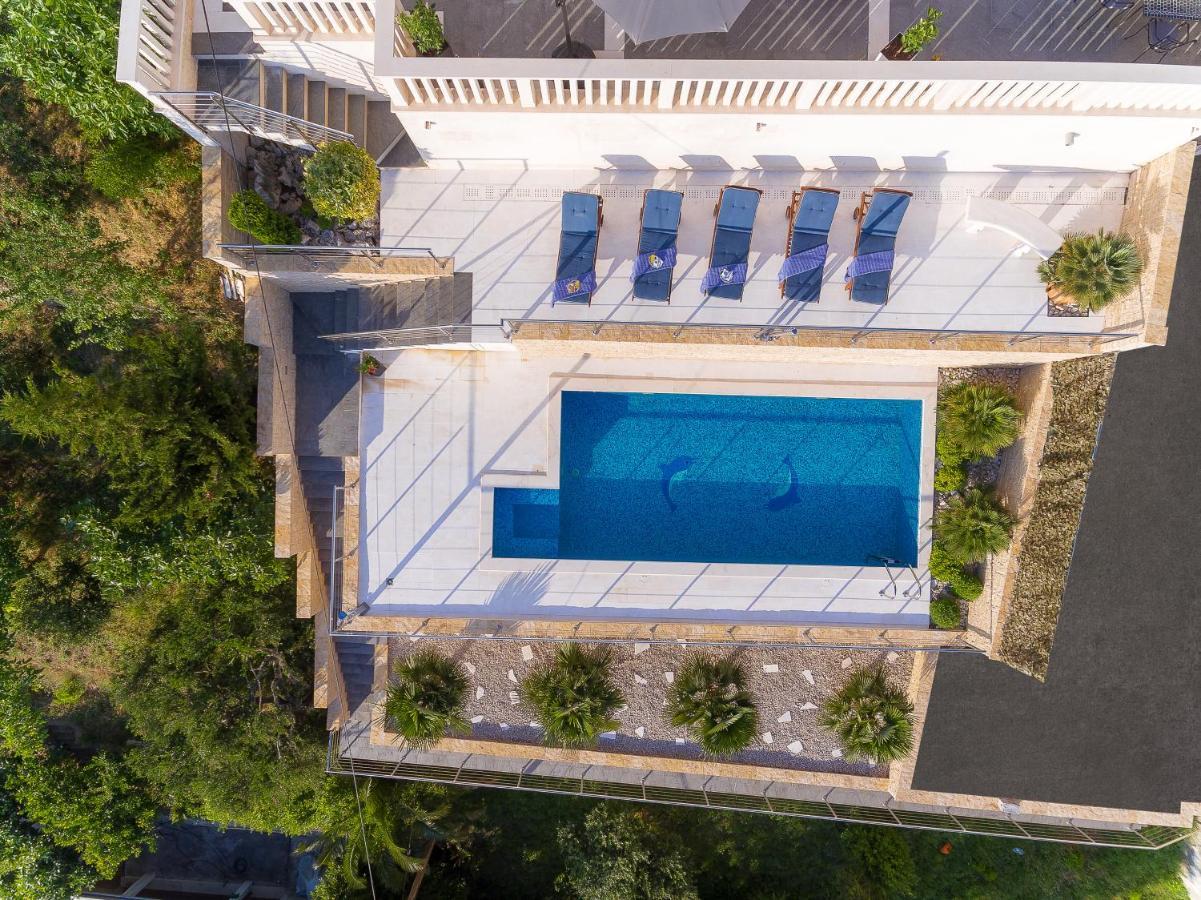 Villa Awelon Stanici, Omis Celina Luaran gambar