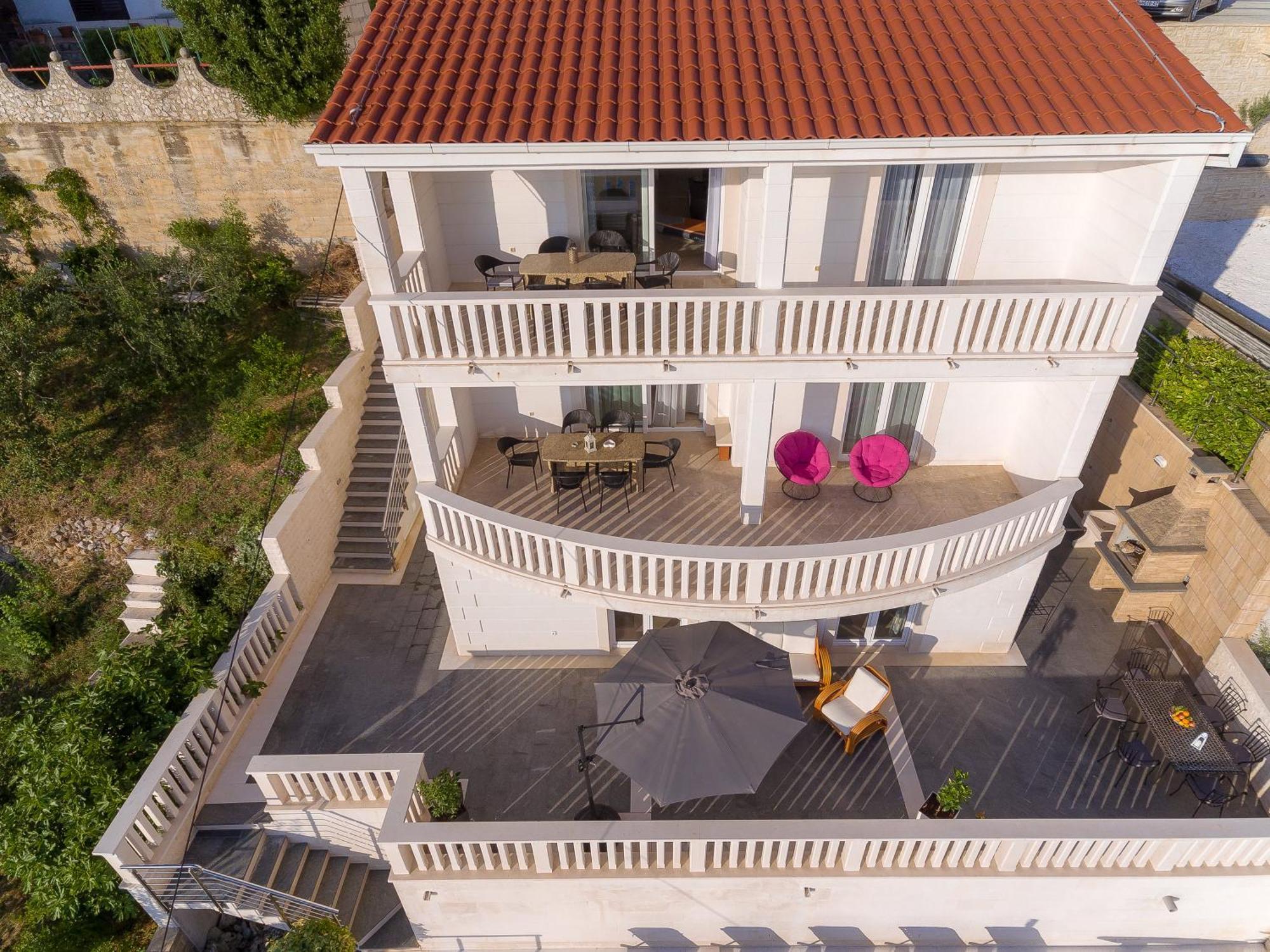 Villa Awelon Stanici, Omis Celina Luaran gambar