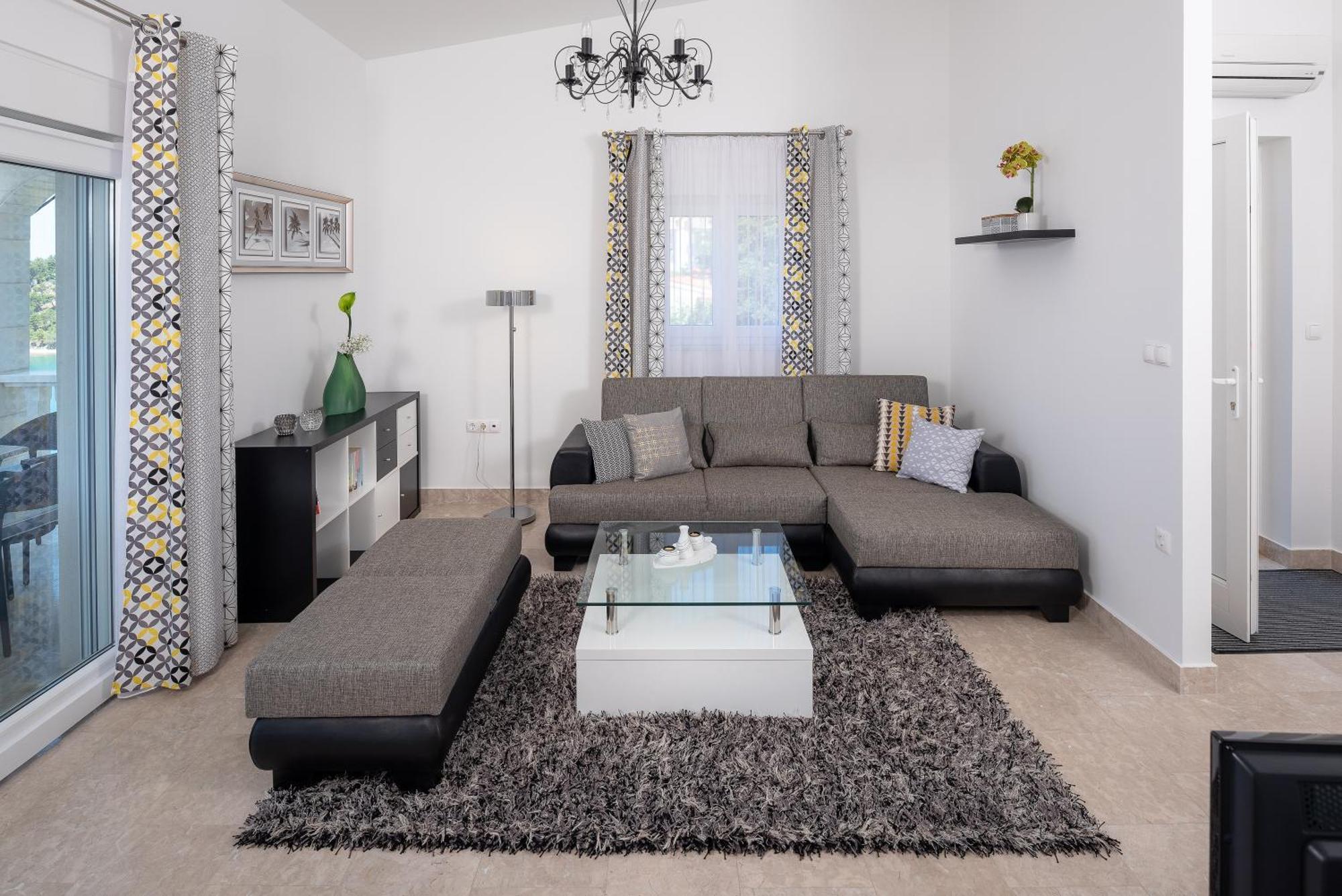 Villa Awelon Stanici, Omis Celina Luaran gambar